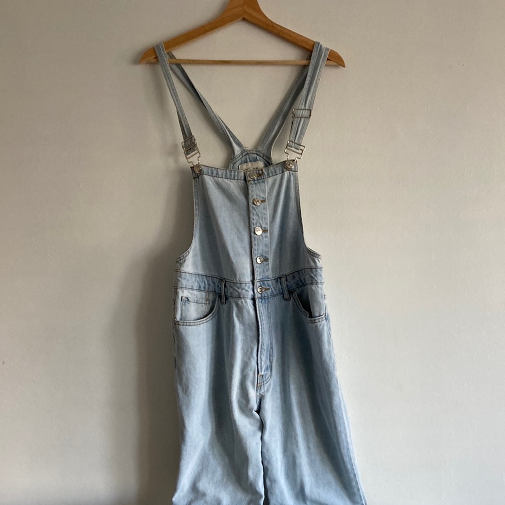 Forever 21 Los Angeles Light Wash Overalls (Size 28)
